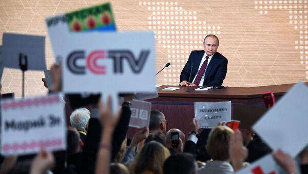 El presidente ruso, Vladímir Putin, durante la gran rueda de prensa anual 2019 - Sputnik Mundo