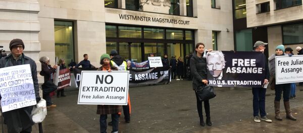 Manifestación de los partidarios de Assange in London Manifestación de los partidarios de Assange in London - Sputnik Mundo