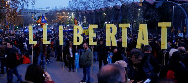 La manifestación antes del partido Real-Barcelona La manifestación antes del partido Real-Barcelona - Sputnik Mundo