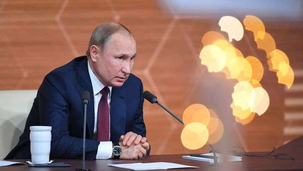 El presidente ruso, Vladímir Putin, durante la gran rueda de prensa anual 2019 - Sputnik Mundo