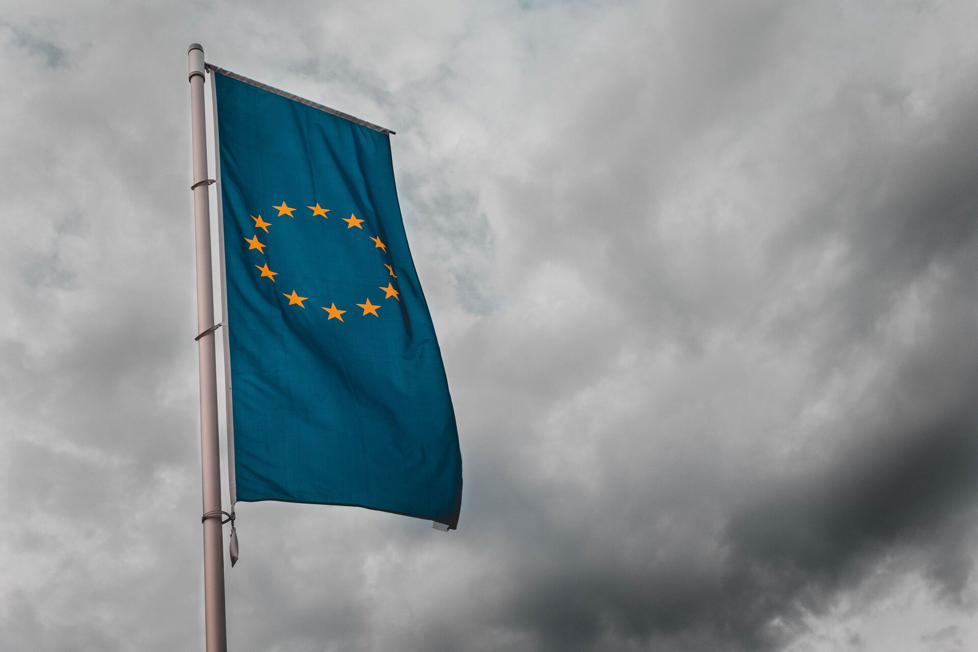 Bandera de la Unión Europea - Sputnik Mundo, 1920, 01.04.2021