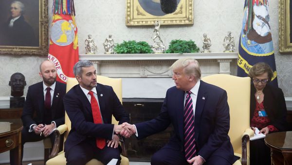 Donald Trump, presidente de EEUU, con su homólogo de Paraguay, Mario Abdo Benítez Donald Trump, presidente de EEUU, con su homólogo de Paraguay, Mario Abdo Benítez - Sputnik Mundo