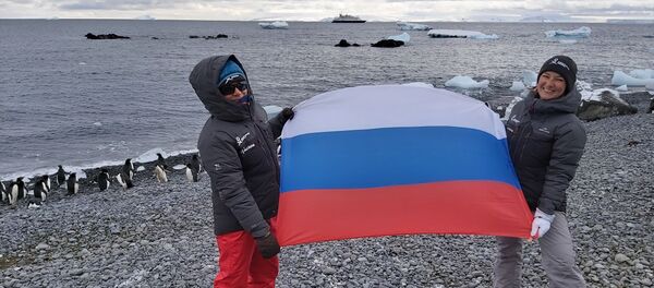 Katja Ovchinnikova y Evguenia Alechine, ambas nacidas en Rusia - Sputnik Mundo