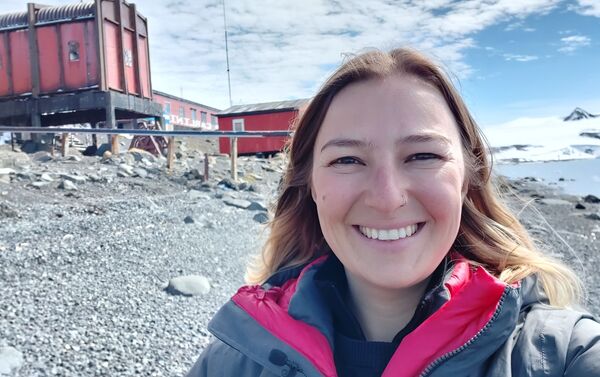 Evguenia Alechine en la base antártica Carlini - Sputnik Mundo