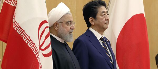 El presidente de Irán, Hasán Rohaní, y el primer ministro japonés, Shinzo Abe El presidente de Irán, Hasán Rohaní, y el primer ministro japonés, Shinzo Abe - Sputnik Mundo