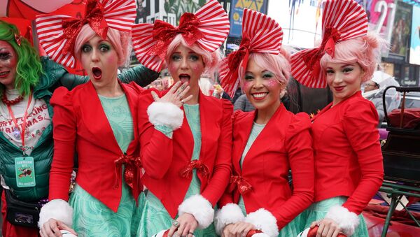 Участники SantaCon Bar Crawl в Нью-Йорке - Sputnik Mundo