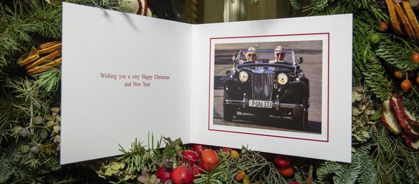Tarjeta postal oficial de navidades del príncipe Carlos, heredero de la corona real británica - Sputnik Mundo