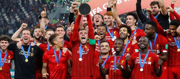 Los jugadores del Liverpool celebrando la victoria en el Mundial de Clubes 2019 Los jugadores del Liverpool celebrando la victoria en el Mundial de Clubes 2019 - Sputnik Mundo