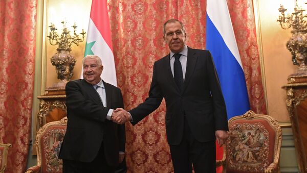 Ministro de Exteriores de Siria, Walid Mualem y su par de Rusia, Serguéi Lavrov - Sputnik Mundo