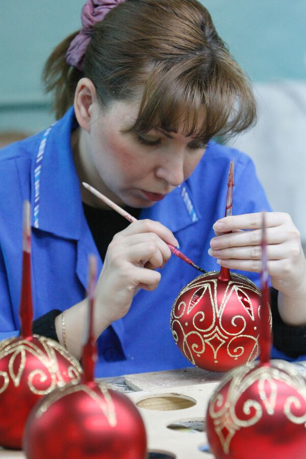 Adornos artesanales de cristal, una tradición navideña que resiste el paso del tiempo en Rusia | Vídeo Adornos artesanales de cristal, una tradición navideña que resiste el paso del tiempo en Rusia | Vídeo - Sputnik Mundo
