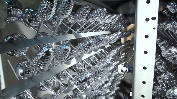 Adornos artesanales de cristal, una tradición navideña que resiste el paso del tiempo en Rusia | Vídeo Adornos artesanales de cristal, una tradición navideña que resiste el paso del tiempo en Rusia | Vídeo - Sputnik Mundo