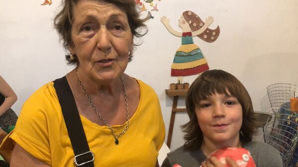 No es Papá Noel: estos son quienes fabrican juguetes para los niños más pobres en Argentina - Sputnik Mundo