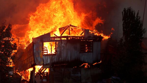 Consecuencias de incendios forestales en Valparaíso, Chile - Sputnik Mundo