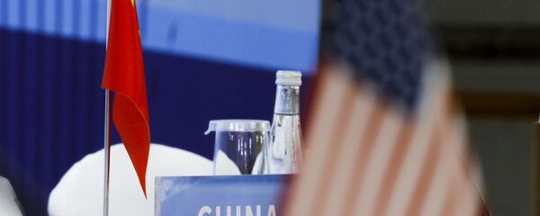 Banderas de China y EEUU - Sputnik Mundo