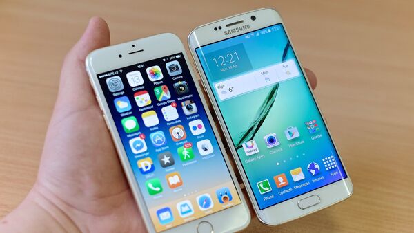 Teléfonos móviles de Apple y Samsung - Sputnik Mundo