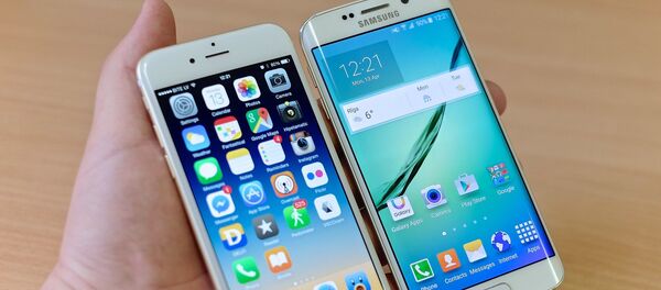 Teléfonos móviles de Apple y Samsung - Sputnik Mundo