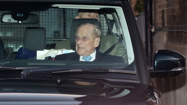 El príncipe Felipe deja el hospital King Edward VII tras cuatro días de internación - Sputnik Mundo