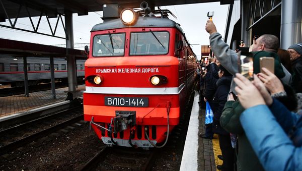 La llegada de un tren Moscú-Simferópol La llegada de un tren Moscú-Simferópol - Sputnik Mundo