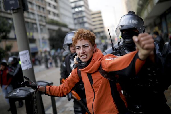 Protestas antigubernamentales en Bogotá (Colombia), el 22 de noviembre de 2019 Protestas antigubernamentales en Bogotá (Colombia), el 22 de noviembre de 2019 - Sputnik Mundo