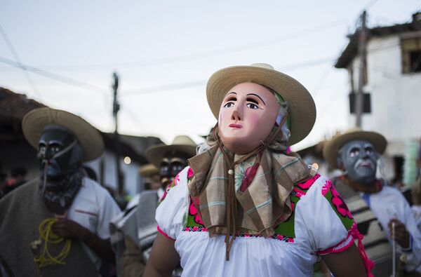 Tradiciones y costumbres de Nochevieja alrededor del mundo
 - Sputnik Mundo