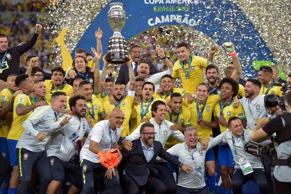 Brasil celebra su victoria en la Copa América 2019 en Río de Janeiro (Brasil), el 7 de julio de 2019 Brasil celebra su victoria en la Copa América 2019 en Río de Janeiro (Brasil), el 7 de julio de 2019 - Sputnik Mundo