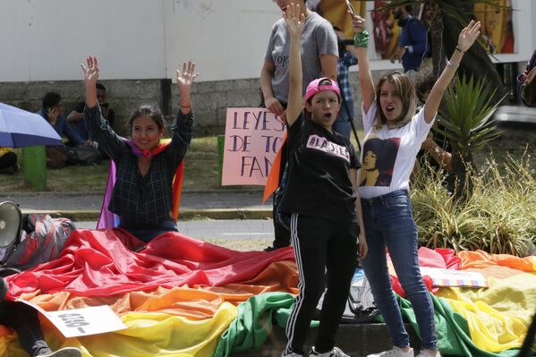Manifestantes a favor del matrimonio igualitario en Quito (Ecuador), el 4 de junio de 2019 Manifestantes a favor del matrimonio igualitario en Quito (Ecuador), el 4 de junio de 2019 - Sputnik Mundo