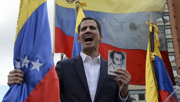 Juan Guaidó, político venezolano, juramenta como presidente encargado de Venezuela, el 23 de enero de 2019