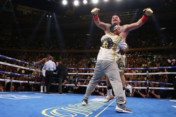 Andy Ruiz, triple campeón de peso pesado, tras la pelea con Anthony Joshua en Nueva York Andy Ruiz, triple campeón de peso pesado, tras la pelea con Anthony Joshua en Nueva York - Sputnik Mundo