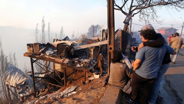 Consecuencias de incendios forestales en Valparaíso, Chile Consecuencias de incendios forestales en Valparaíso, Chile - Sputnik Mundo