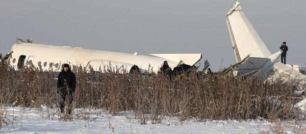 Restos del avión Fokker-100 en Kazajistán - Sputnik Mundo