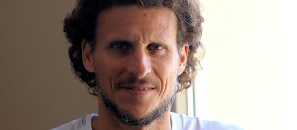 Diego Forlán es iluminado por el sol de la rambla de Montevideo - Sputnik Mundo