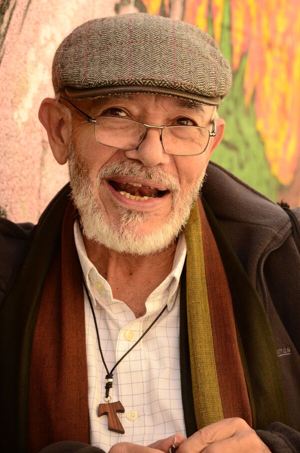 El regalo de una familia malagueña salva de la calle a cinco jóvenes inmigrantes - Sputnik Mundo