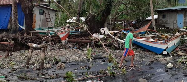 Consecuencias del tifón Ursula en Filipinas - Sputnik Mundo