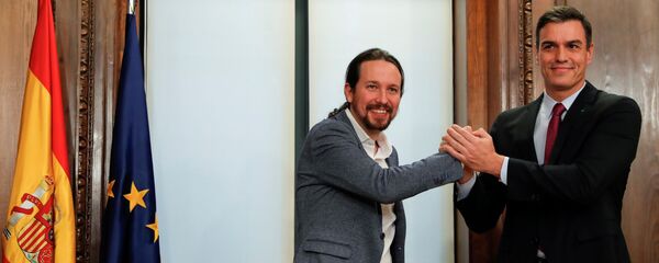 El líder del PSOE, Pedro Sánchez, y líder de UP, Pablo Iglesias - Sputnik Mundo