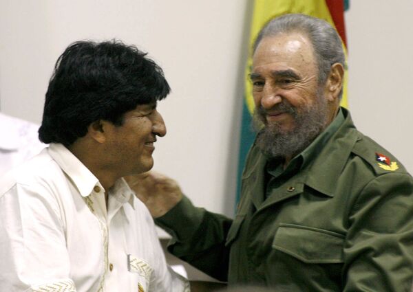 Evo Morales junto a Fidel Castro en La Habana en abril de 2006 - Sputnik Mundo