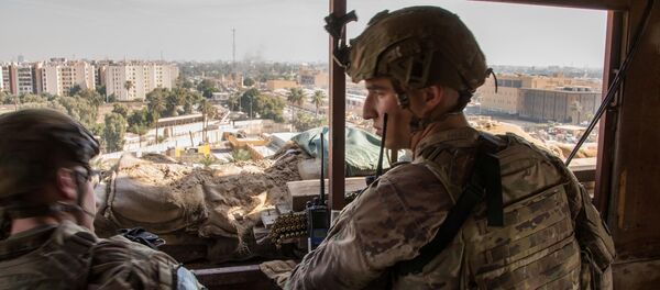 Militares estadounidenses cerca de la Embajada de EEUU en Bagdad, Irak - Sputnik Mundo