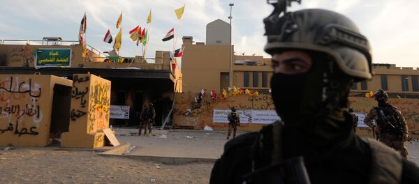 Las fuerzas de seguridad de Irak frente la embajada de Estados Unidos - Sputnik Mundo
