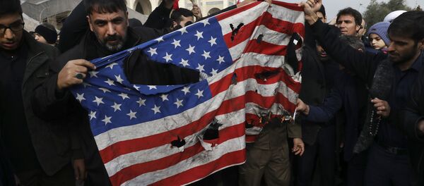 Manifestantes iraníes protestan contra el asesinato de general iraní Qasem Soleimani  - Sputnik Mundo