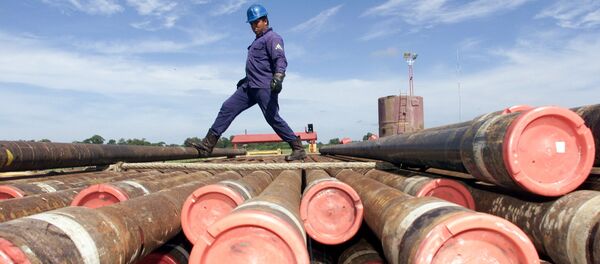 Un trabajador de la compañía petrolera estatal de México, PEMEX  - Sputnik Mundo