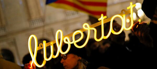 Los seguidores del presidente de Cataluña, Quim Torra, en las calles de Barcelona - Sputnik Mundo
