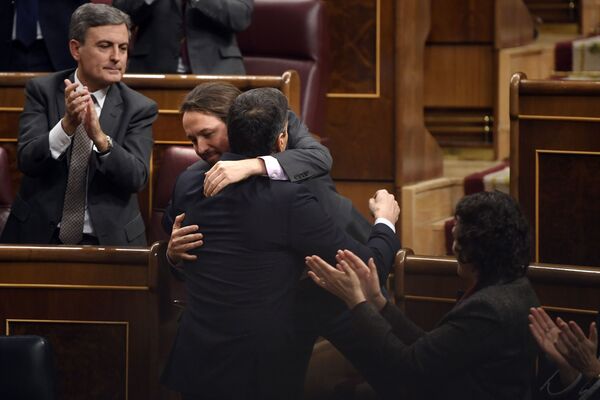 Tres izquierdas están llamadas a liderar el futuro del Estado español y el de Cataluña - Sputnik Mundo
