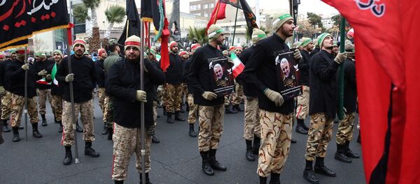 Los soldados iraníes en la ceremonia de despedida del general Soleimani  - Sputnik Mundo