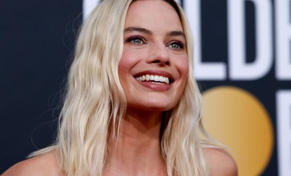 Celebridades del mundo se lucen en la alfombra roja de los Globos de Oro - Sputnik Mundo