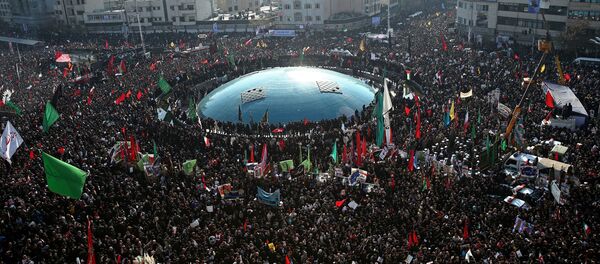 El pueblo iraní se despide del general Soleimani asesinado por EEUU - Sputnik Mundo