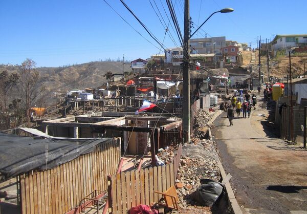 Incendio en Valparaíso: de las cenizas a la autorreconstrucción Incendio en Valparaíso: de las cenizas a la autorreconstrucción - Sputnik Mundo