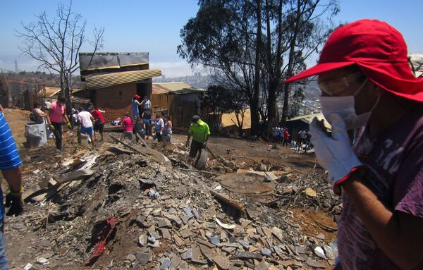 Incendio en Valparaíso: de las cenizas a la autorreconstrucción Incendio en Valparaíso: de las cenizas a la autorreconstrucción - Sputnik Mundo