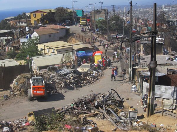 Incendio en Valparaíso: de las cenizas a la autorreconstrucción Incendio en Valparaíso: de las cenizas a la autorreconstrucción - Sputnik Mundo
