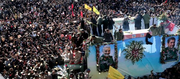 El funeral de del general Qasem Soleimani en Kerman, irán - Sputnik Mundo
