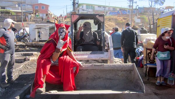 Primera línea en Cerro Rocuant Primera línea en Cerro Rocuant - Sputnik Mundo