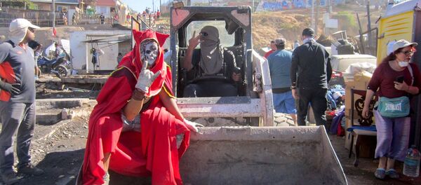 Primera línea en Cerro Rocuant Primera línea en Cerro Rocuant - Sputnik Mundo